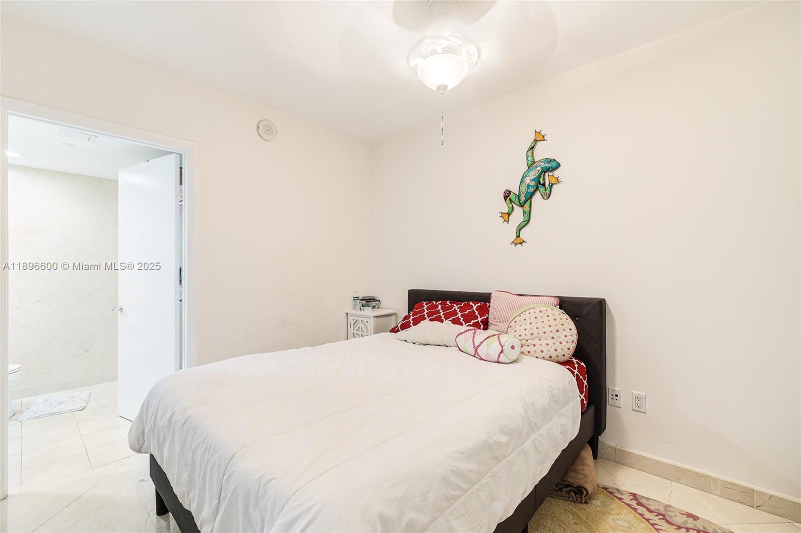 See details 4604 3 / 3 1675 sq. ft. $ 2025-10-15 0 Photo