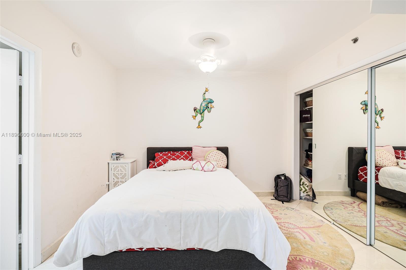 See details 4604 3 / 3 1675 sq. ft. $ 2025-10-15 0 Photo