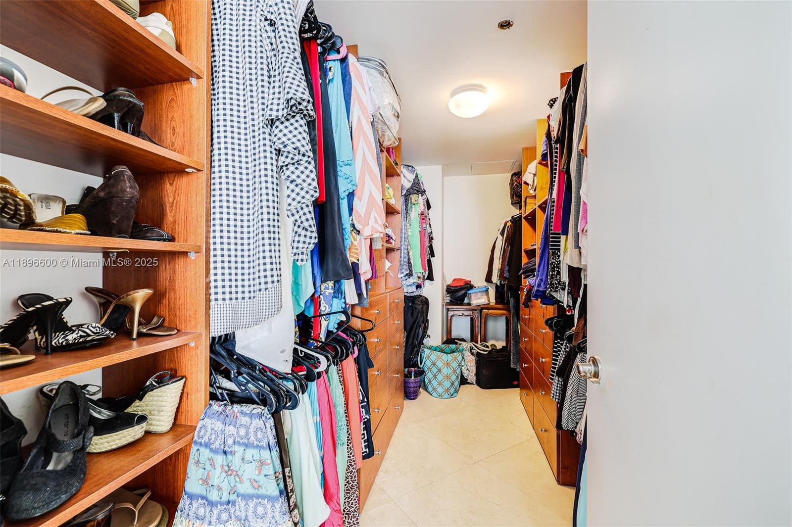 See details 4604 3 / 3 1675 sq. ft. $ 2025-10-15 0 Photo