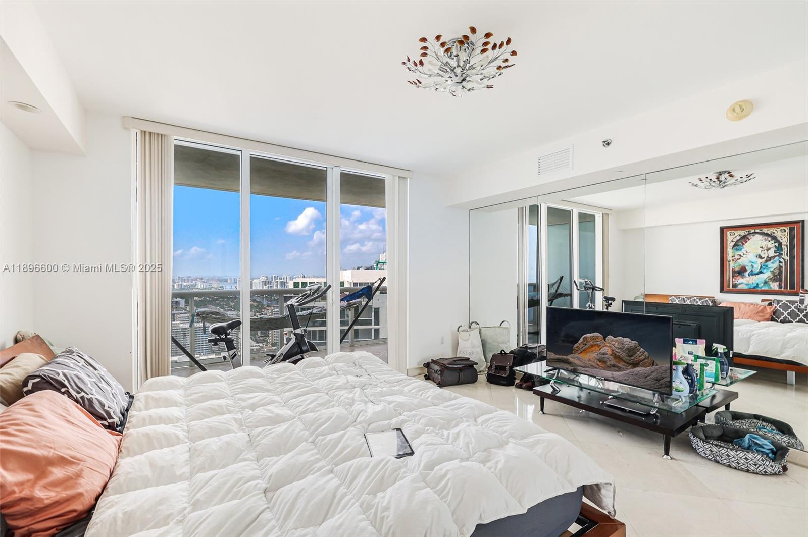 See details 4604 3 / 3 1675 sq. ft. $ 2025-10-15 0 Photo