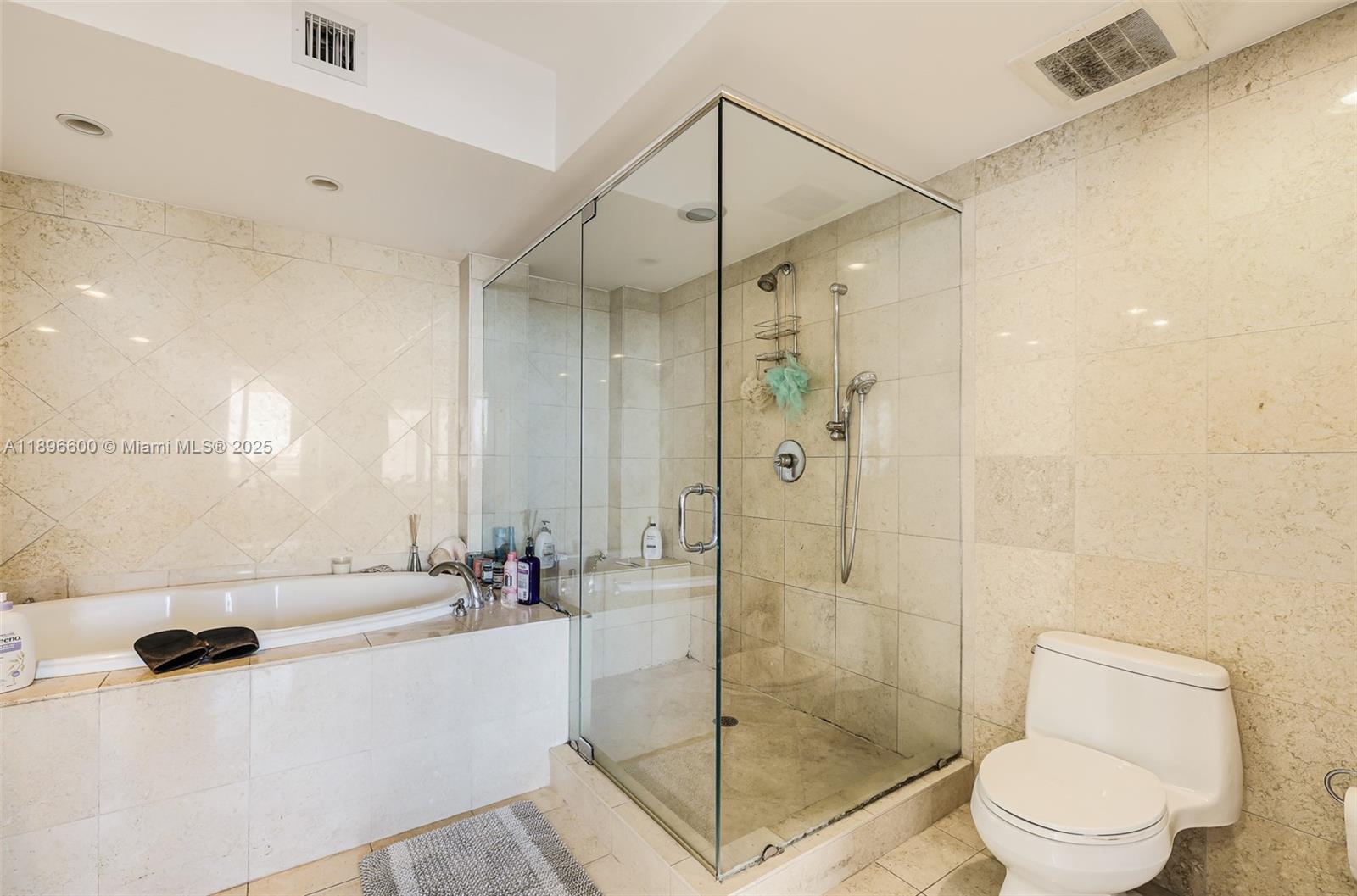 See details 4604 3 / 3 1675 sq. ft. $ 2025-10-15 0 Photo