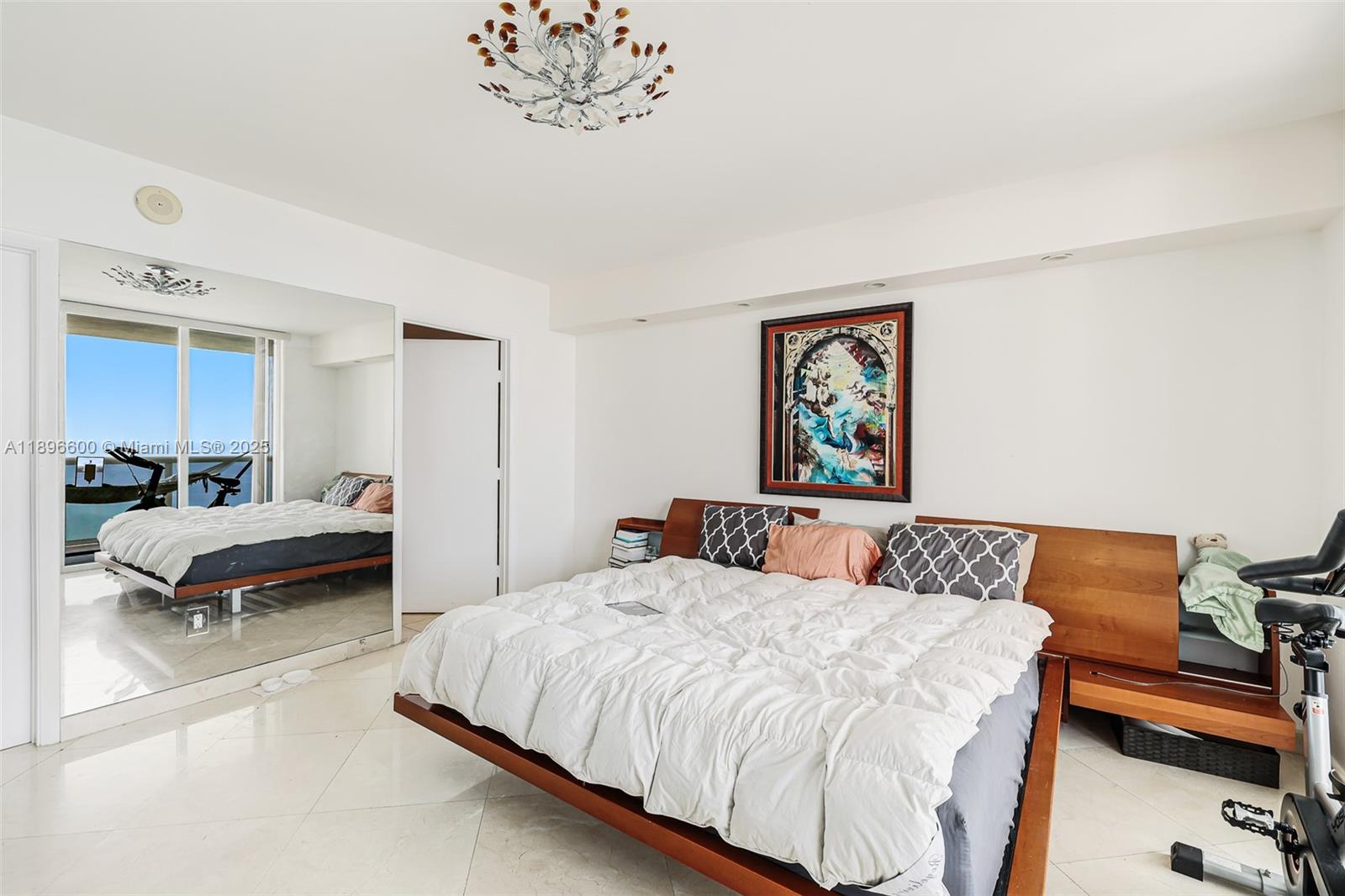 See details 4604 3 / 3 1675 sq. ft. $ 2025-10-15 0 Photo