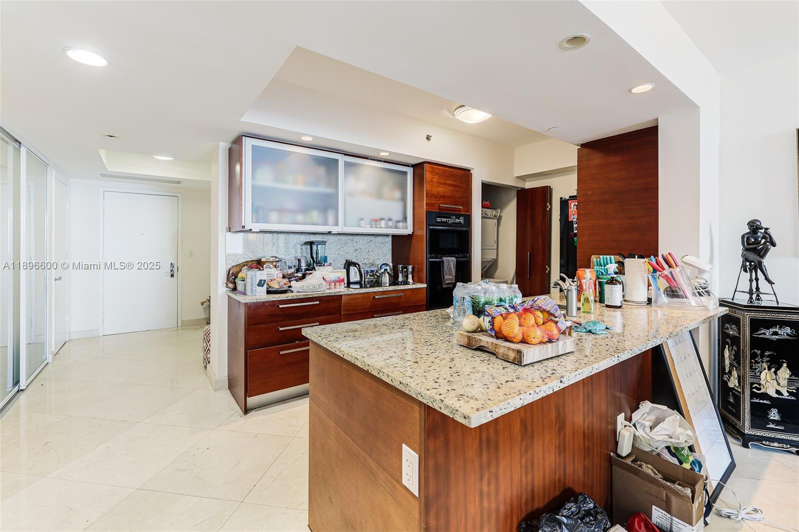 See details 4604 3 / 3 1675 sq. ft. $ 2025-10-15 0 Photo