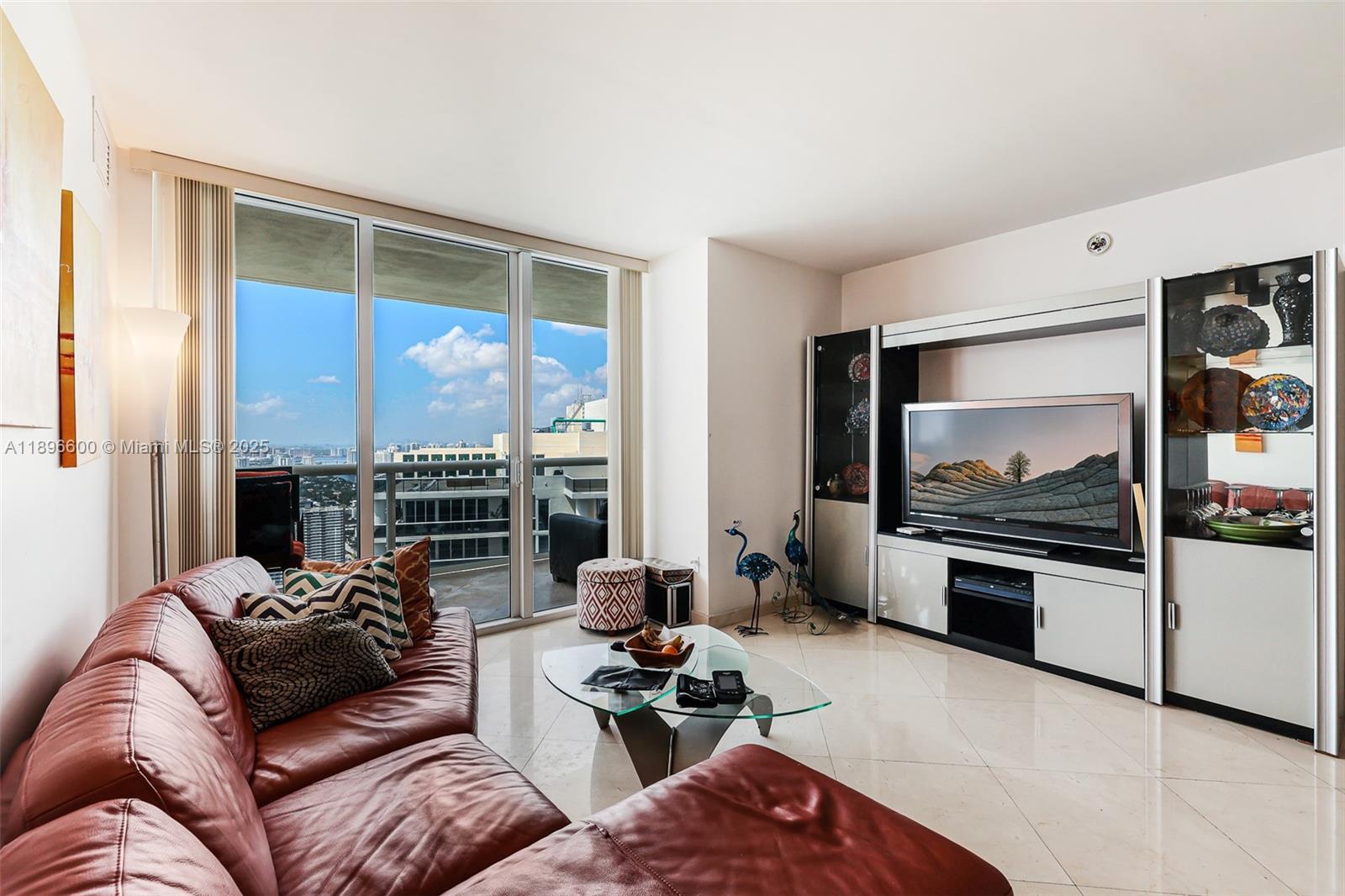 See details 4604 3 / 3 1675 sq. ft. $ 2025-10-15 0 Photo