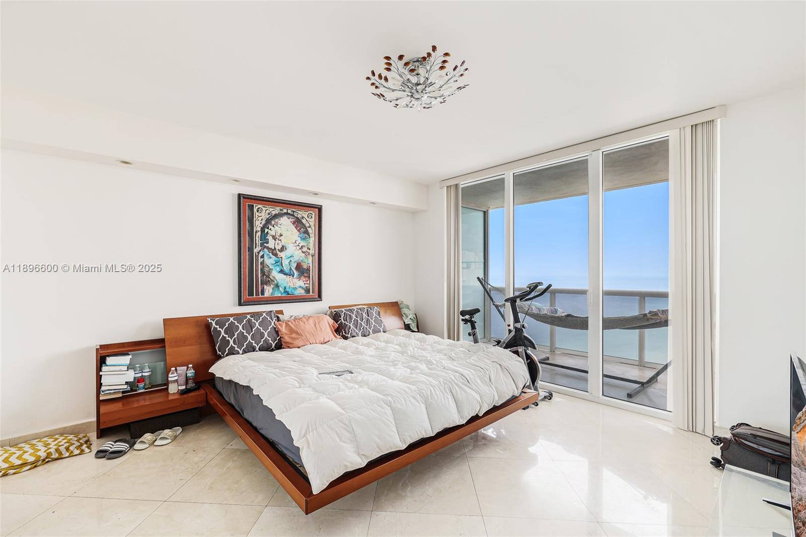 See details 4604 3 / 3 1675 sq. ft. $ 2025-10-15 0 Photo
