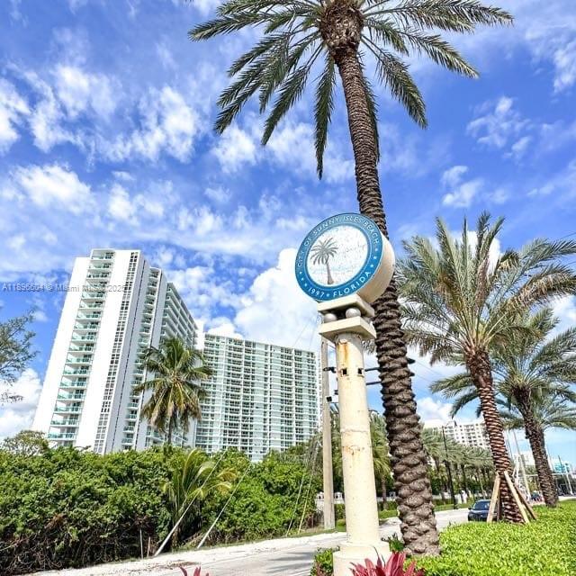 Подробнее 230 1 / 2 991 кв.футов $ 2025-10-15 0 Фото
