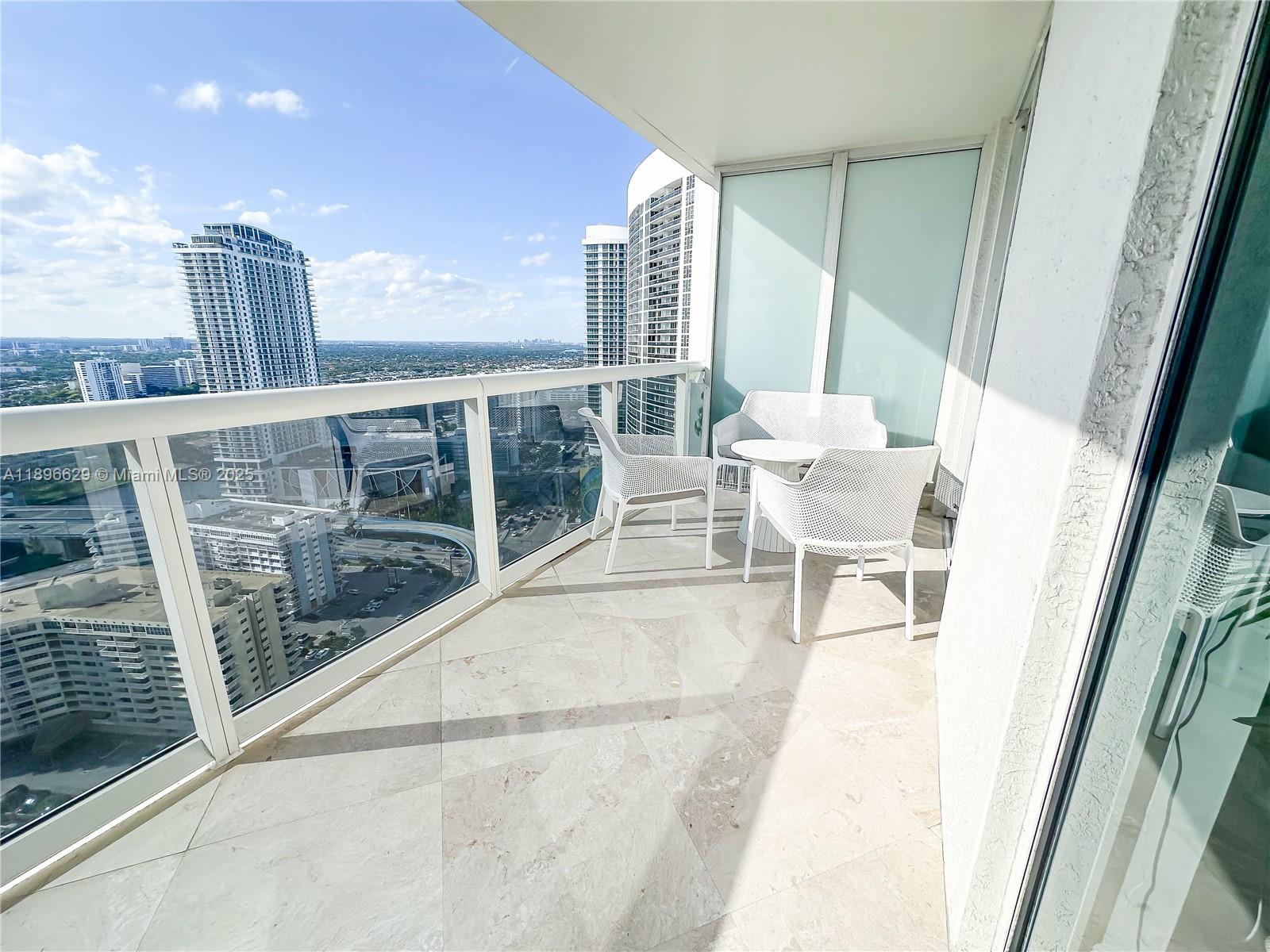 See details 3308 3 / 3 1571 sq. ft. $ 2025-10-15 0 Photo