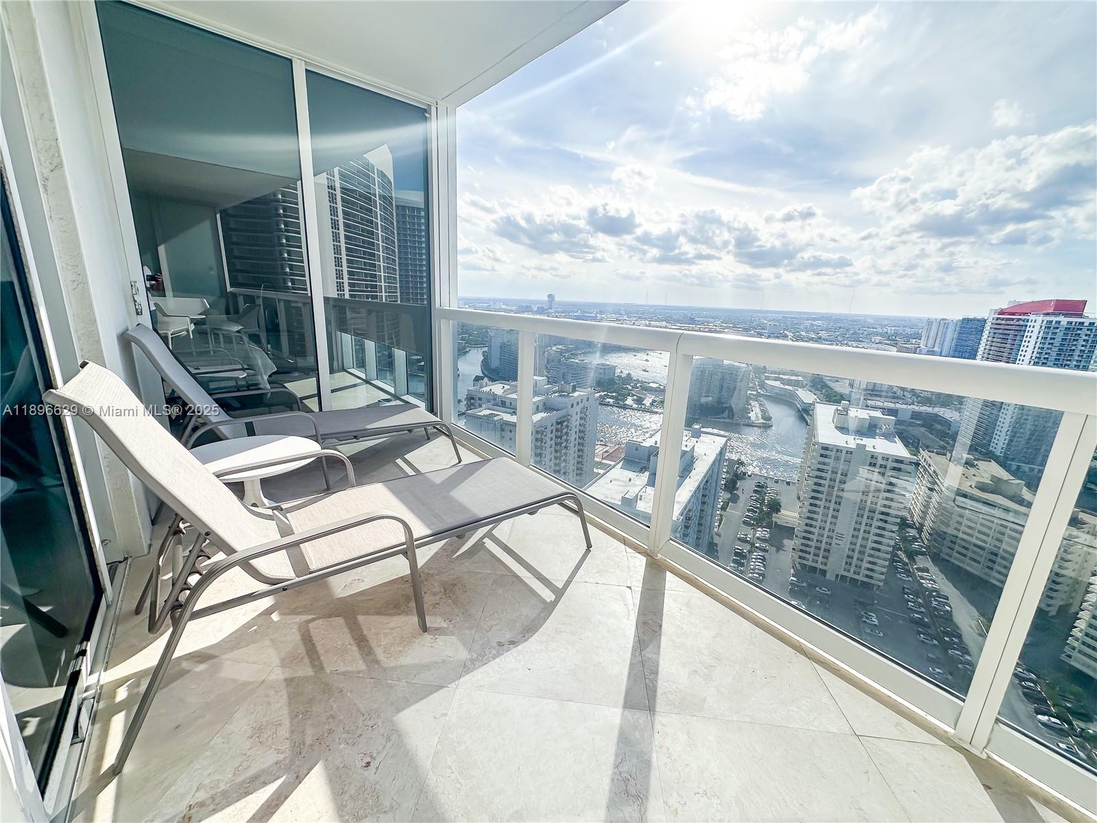 See details 3308 3 / 3 1571 sq. ft. $ 2025-10-15 0 Photo