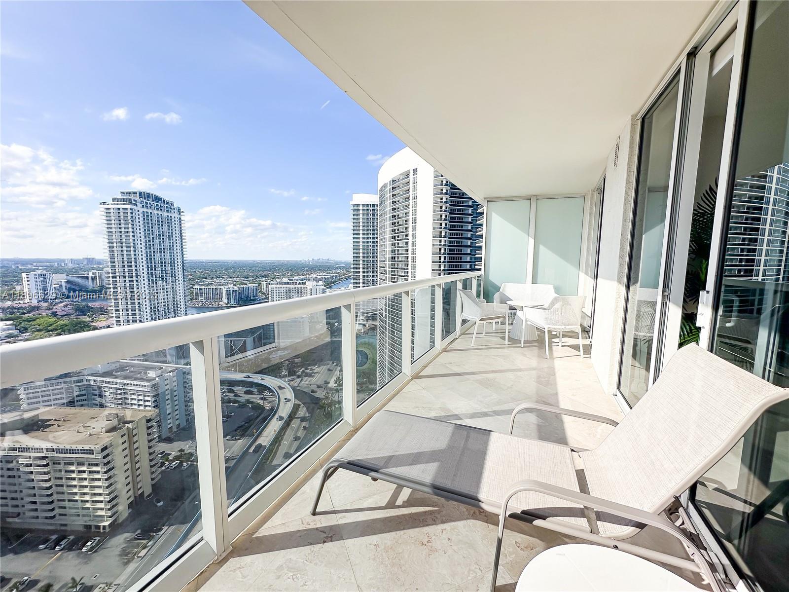 See details 3308 3 / 3 1571 sq. ft. $ 2025-10-15 0 Photo