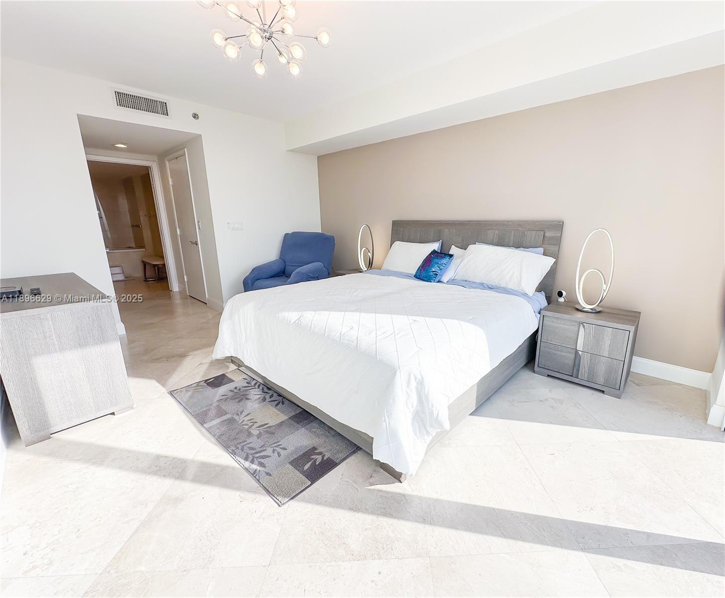See details 3308 3 / 3 1571 sq. ft. $ 2025-10-15 0 Photo