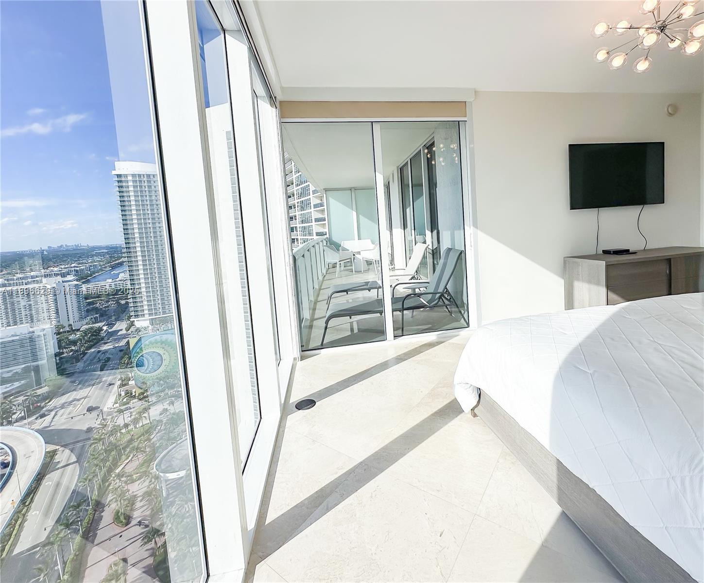 See details 3308 3 / 3 1571 sq. ft. $ 2025-10-15 0 Photo