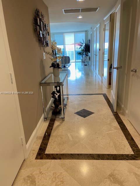 See details 3308 3 / 3 1571 sq. ft. $ 2025-10-15 0 Photo