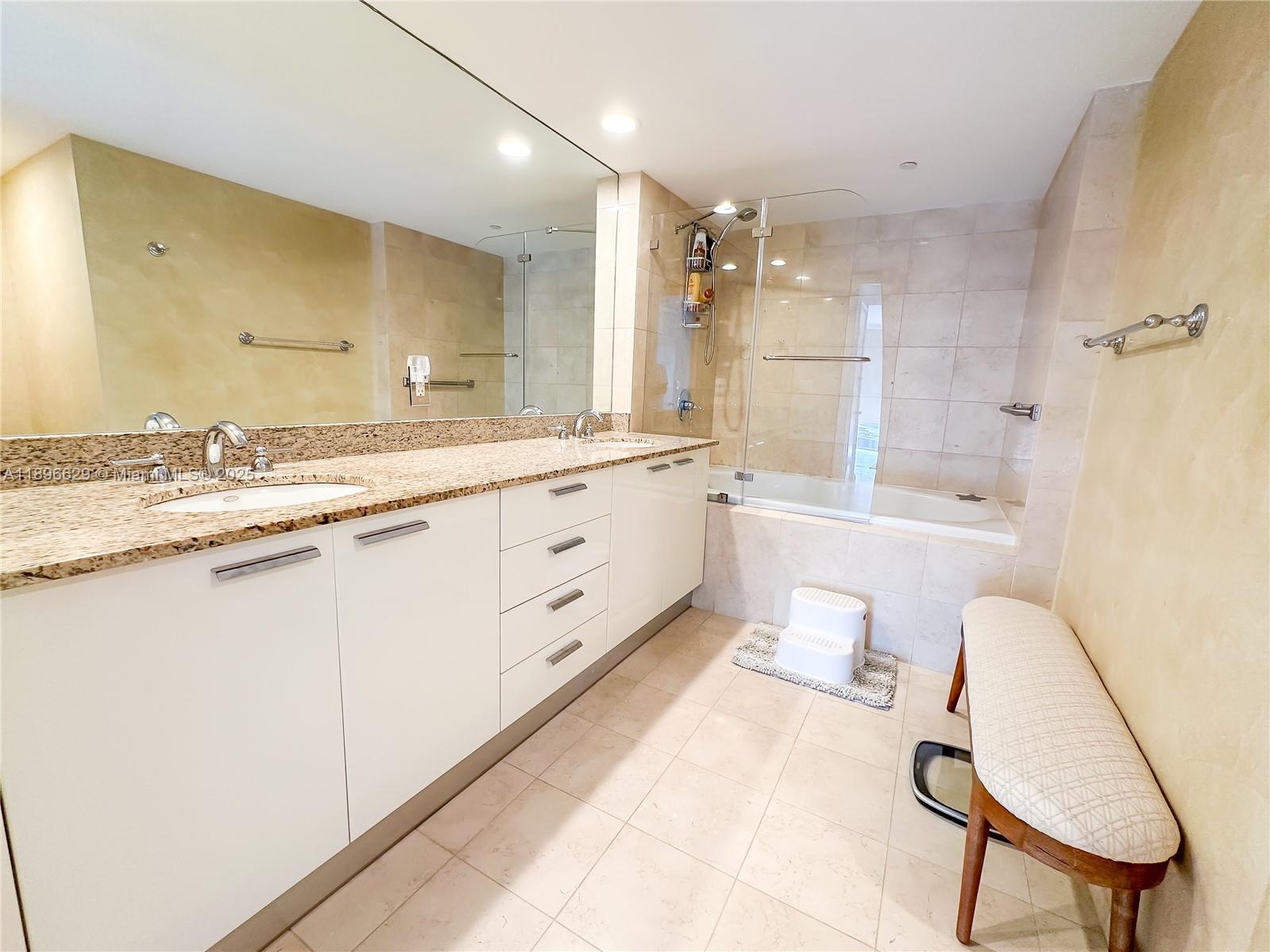 See details 3308 3 / 3 1571 sq. ft. $ 2025-10-15 0 Photo