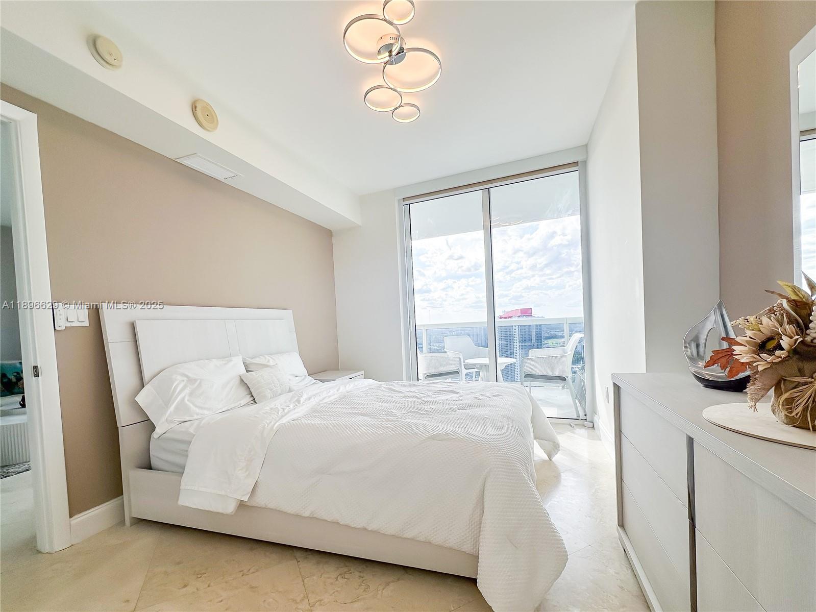 See details 3308 3 / 3 1571 sq. ft. $ 2025-10-15 0 Photo