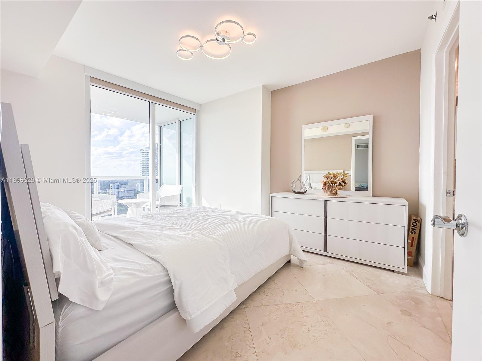 See details 3308 3 / 3 1571 sq. ft. $ 2025-10-15 0 Photo