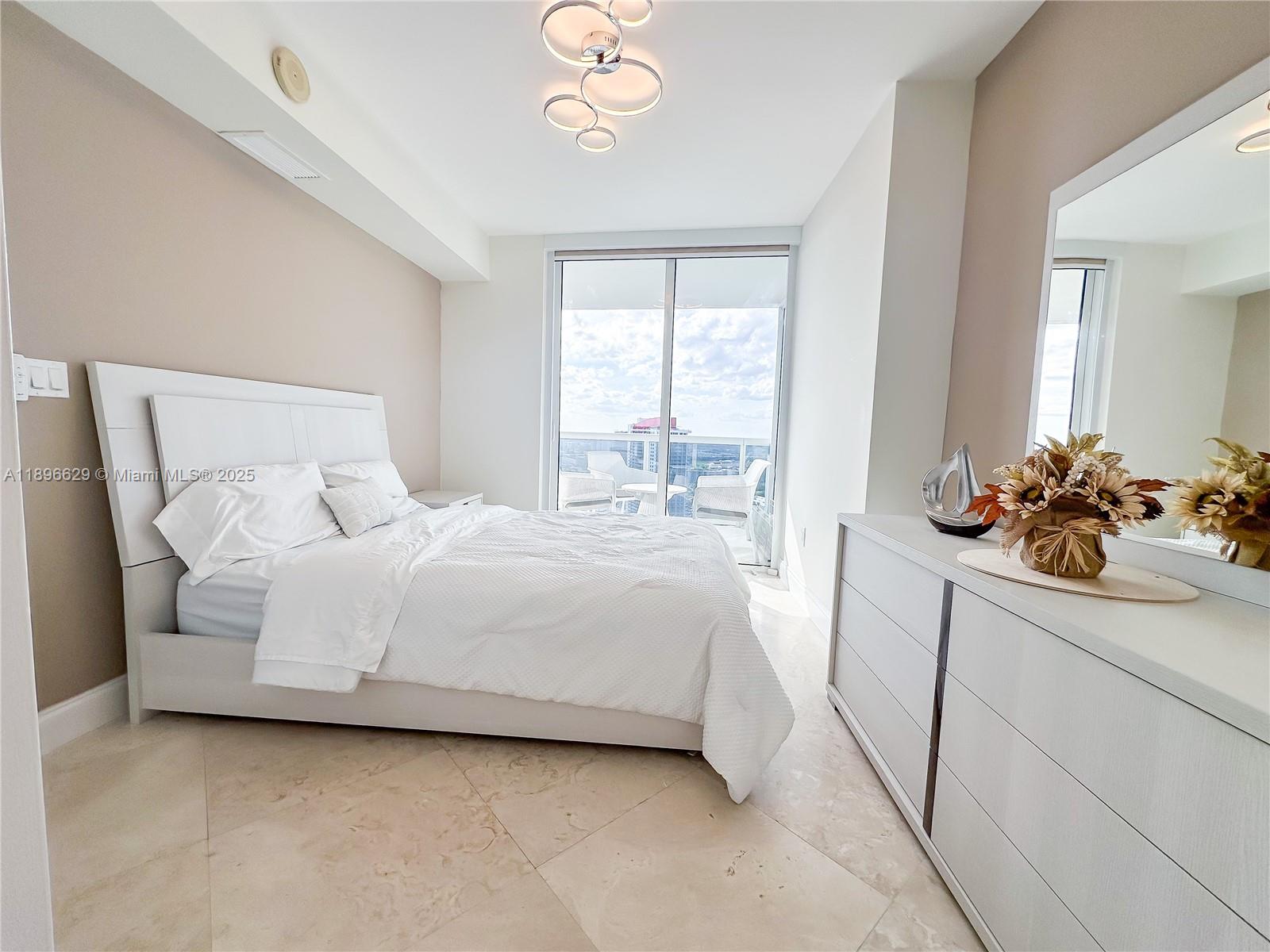 See details 3308 3 / 3 1571 sq. ft. $ 2025-10-15 0 Photo