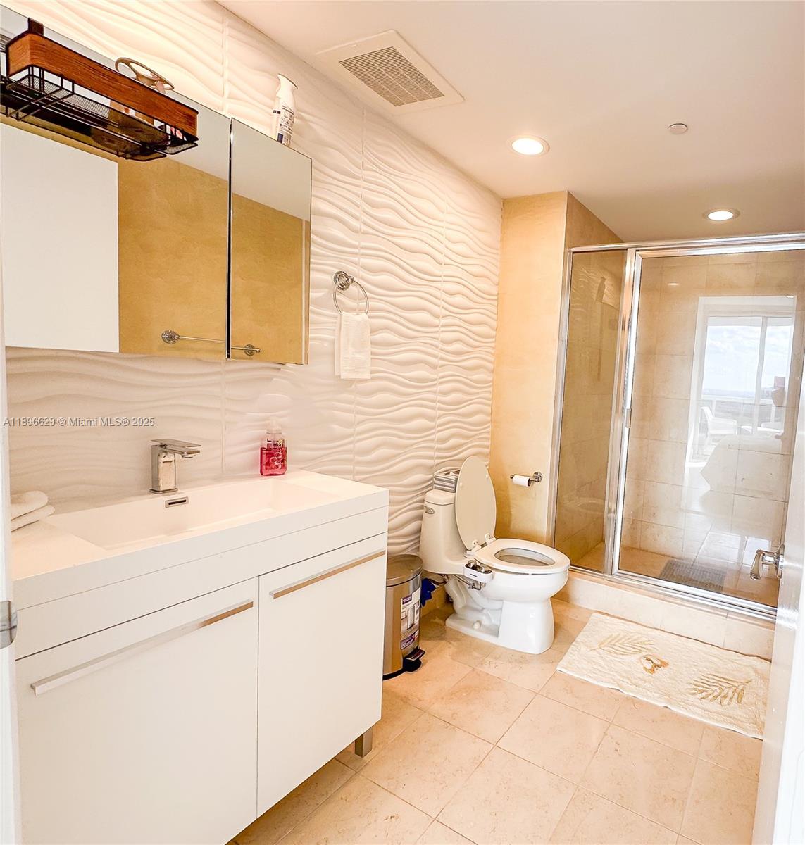 See details 3308 3 / 3 1571 sq. ft. $ 2025-10-15 0 Photo