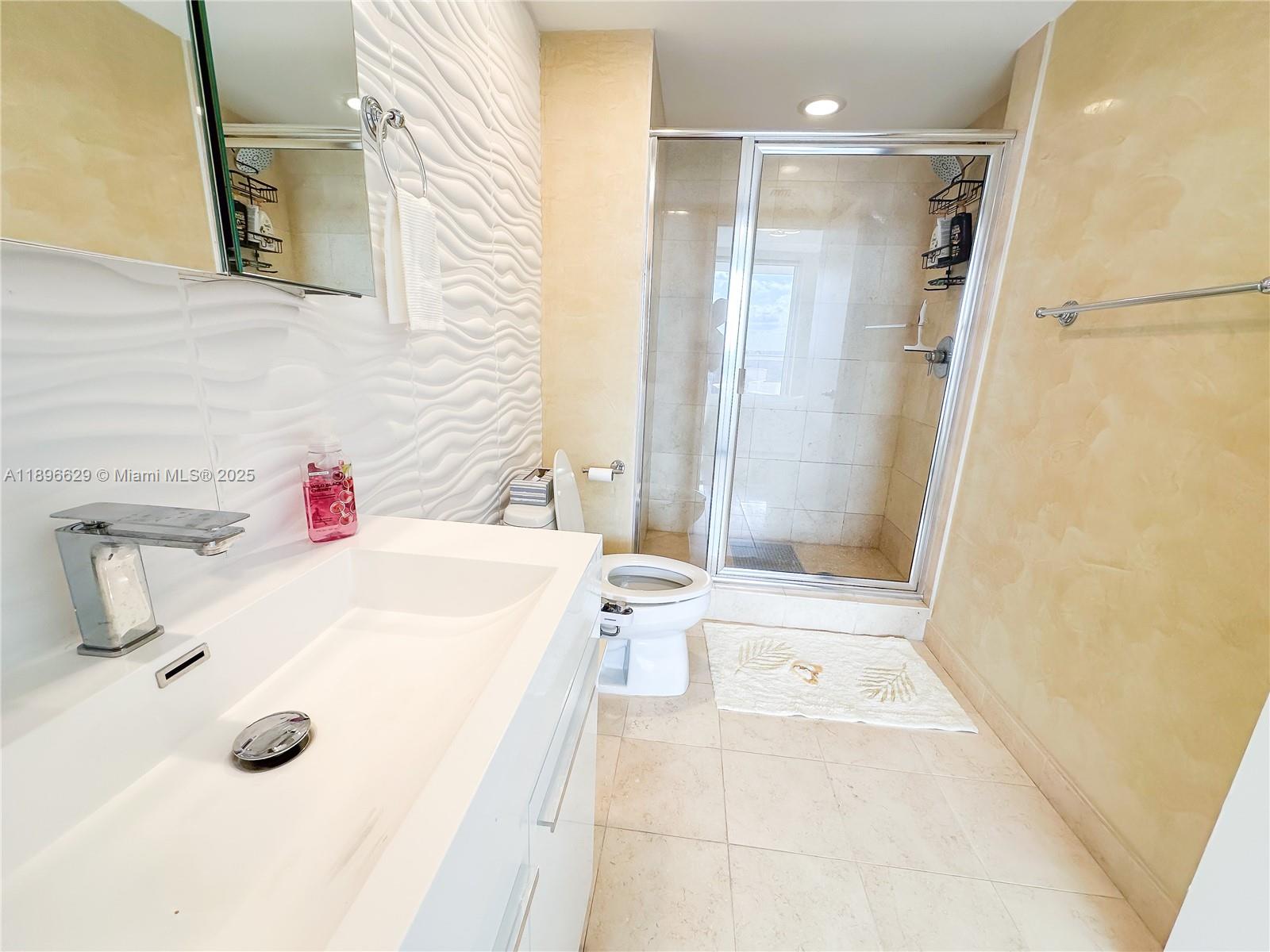 See details 3308 3 / 3 1571 sq. ft. $ 2025-10-15 0 Photo
