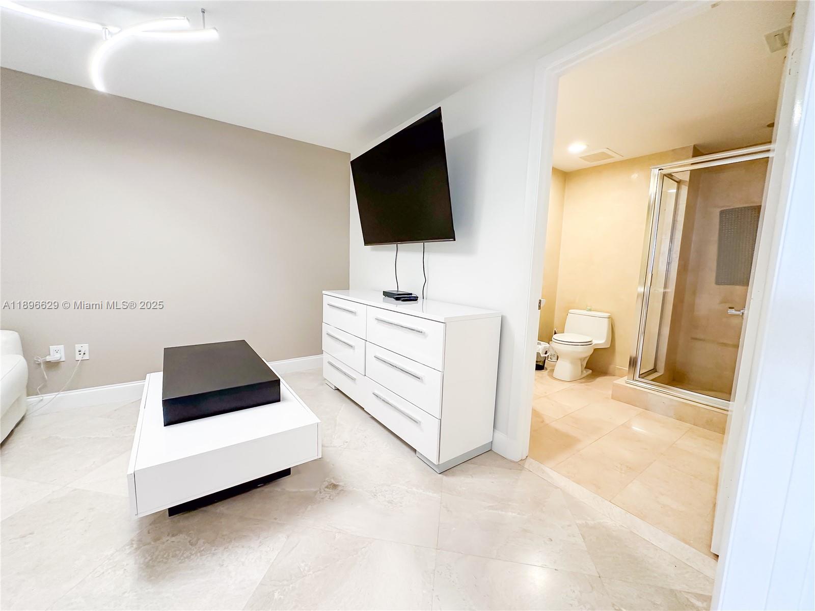 See details 3308 3 / 3 1571 sq. ft. $ 2025-10-15 0 Photo