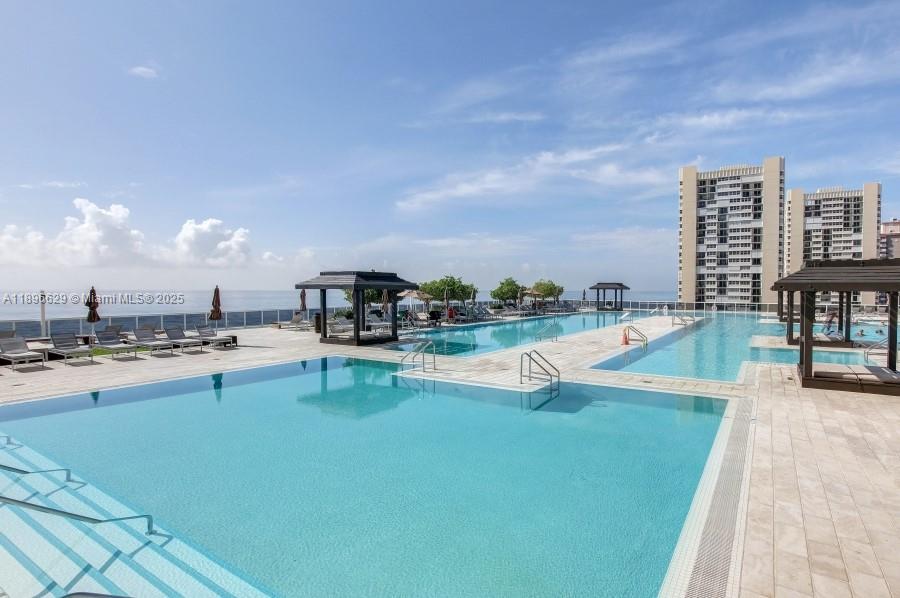 See details 3308 3 / 3 1571 sq. ft. $ 2025-10-15 0 Photo