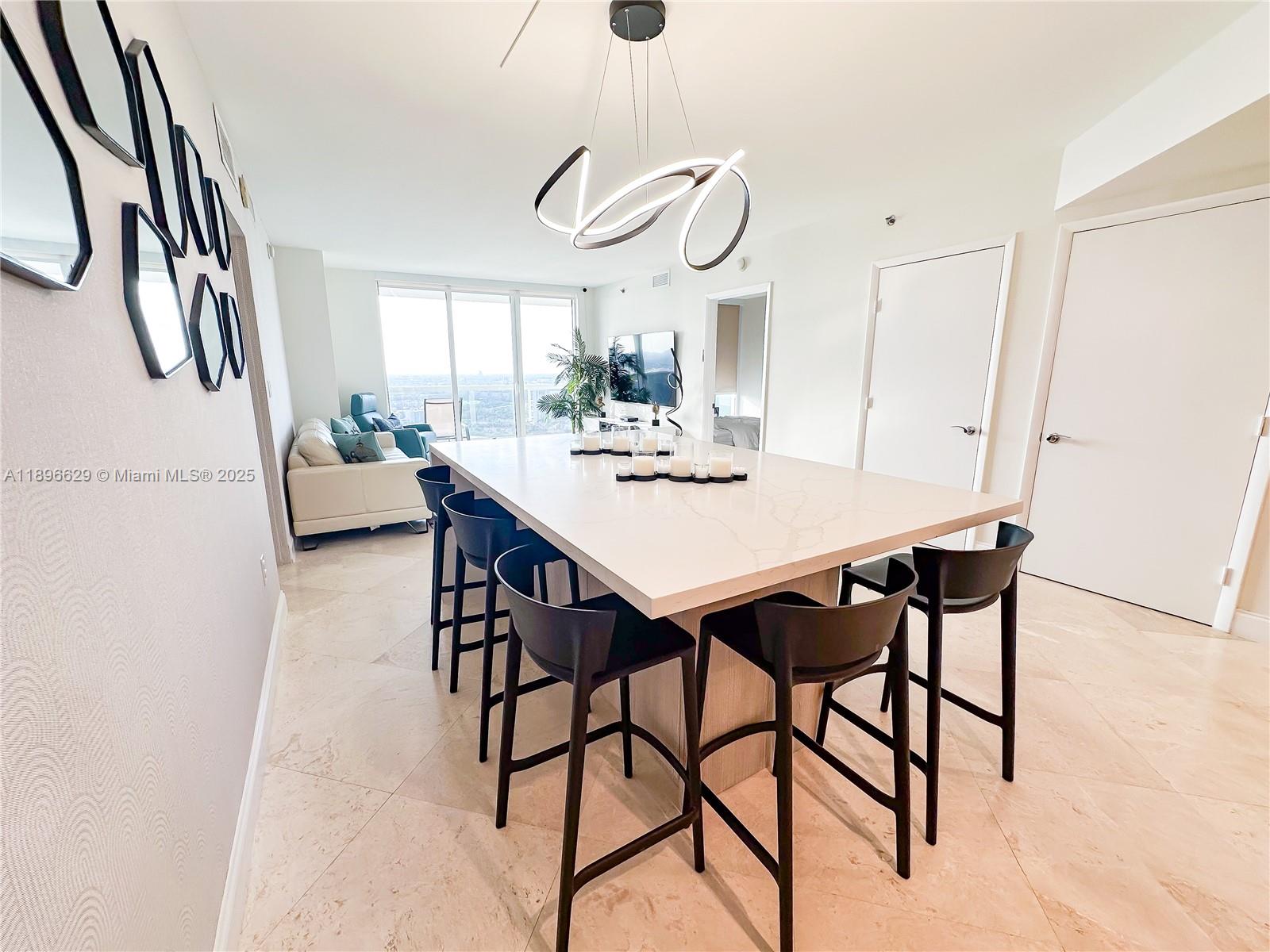 See details 3308 3 / 3 1571 sq. ft. $ 2025-10-15 0 Photo
