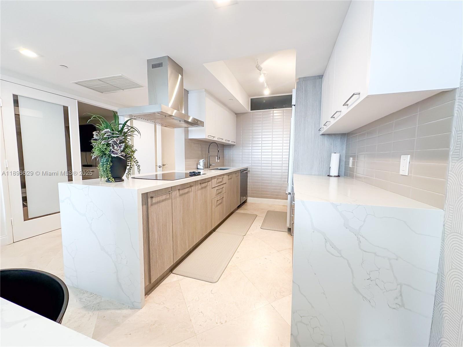 See details 3308 3 / 3 1571 sq. ft. $ 2025-10-15 0 Photo