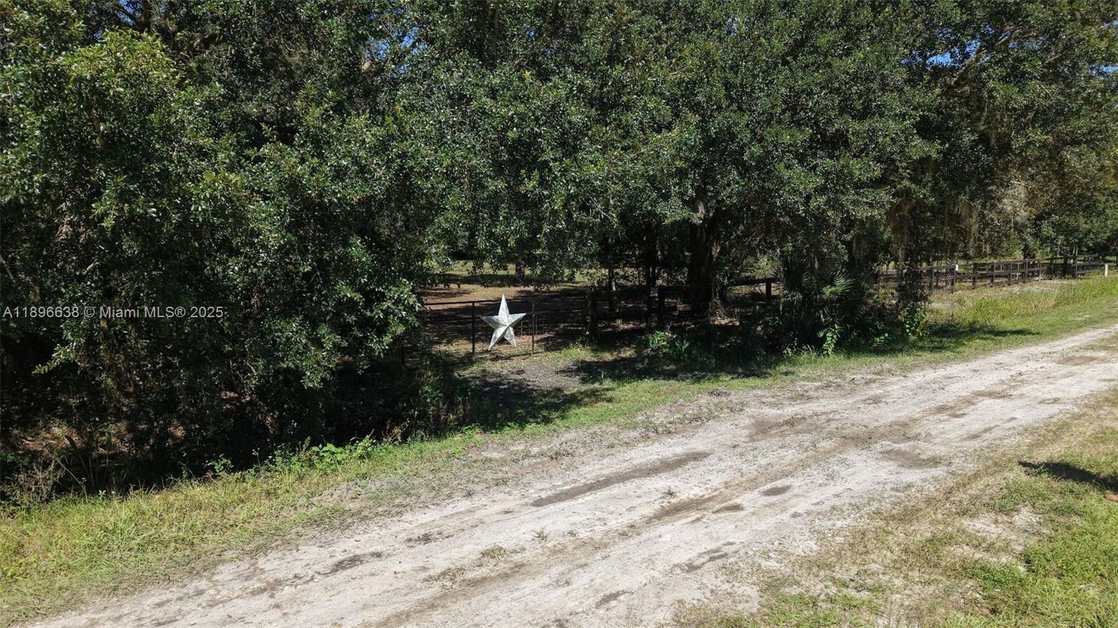 See details / sq. ft. $ 2025-10-15 0 Photo