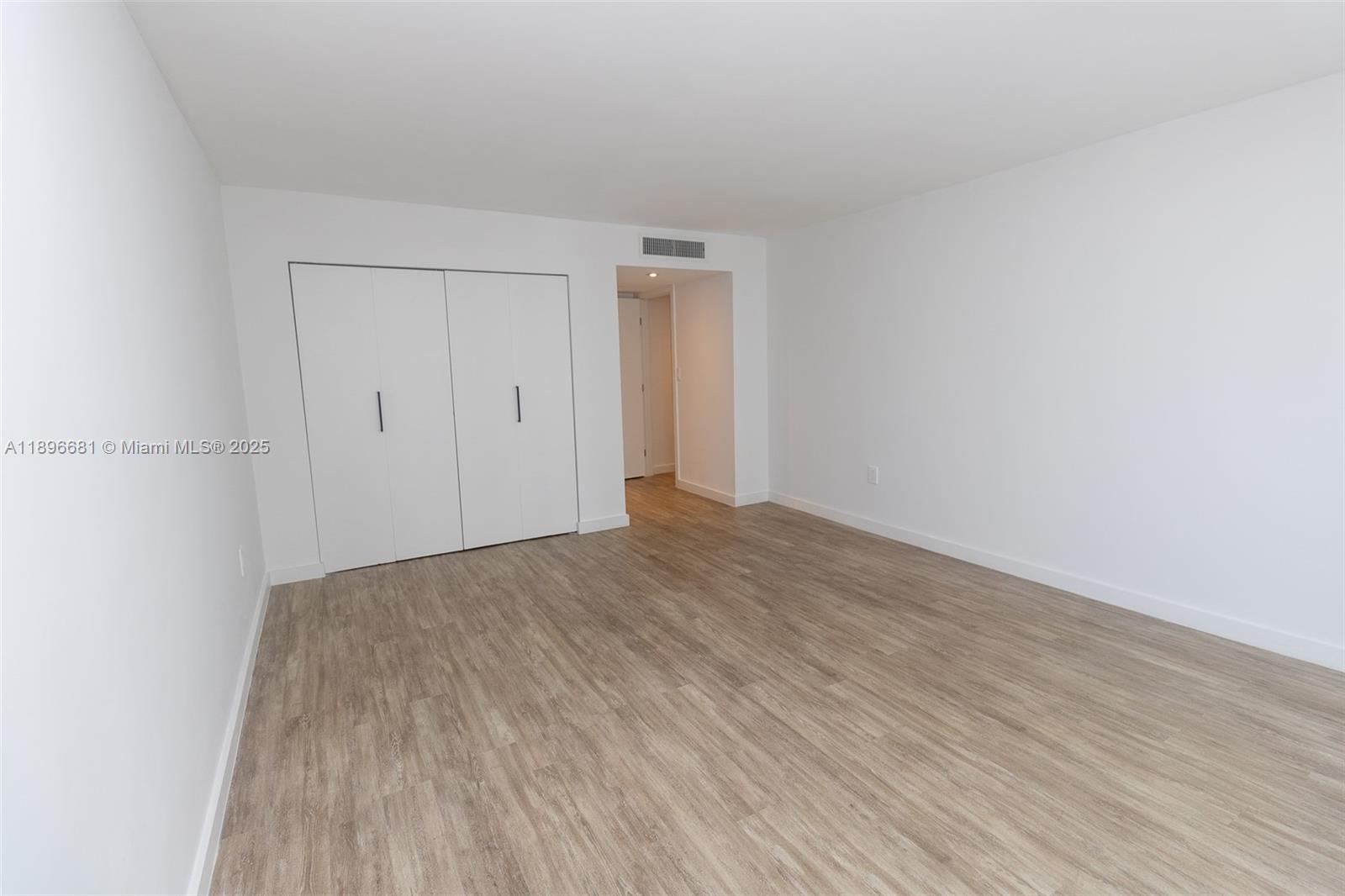 See details 1709 1 / 2 1027 sq. ft. $ 2025-10-15 0 Photo