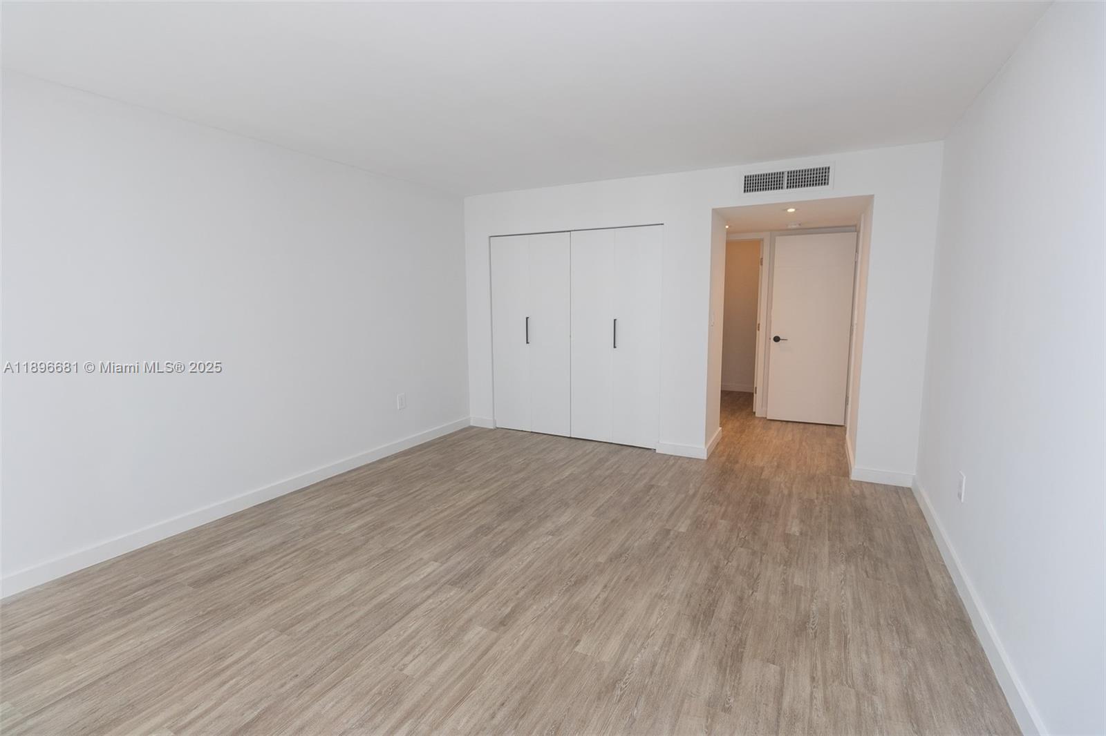 See details 1709 1 / 2 1027 sq. ft. $ 2025-10-15 0 Photo