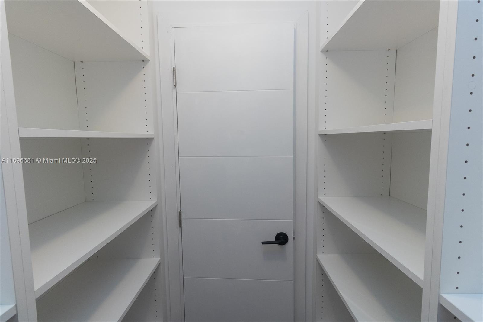 See details 1709 1 / 2 1027 sq. ft. $ 2025-10-15 0 Photo