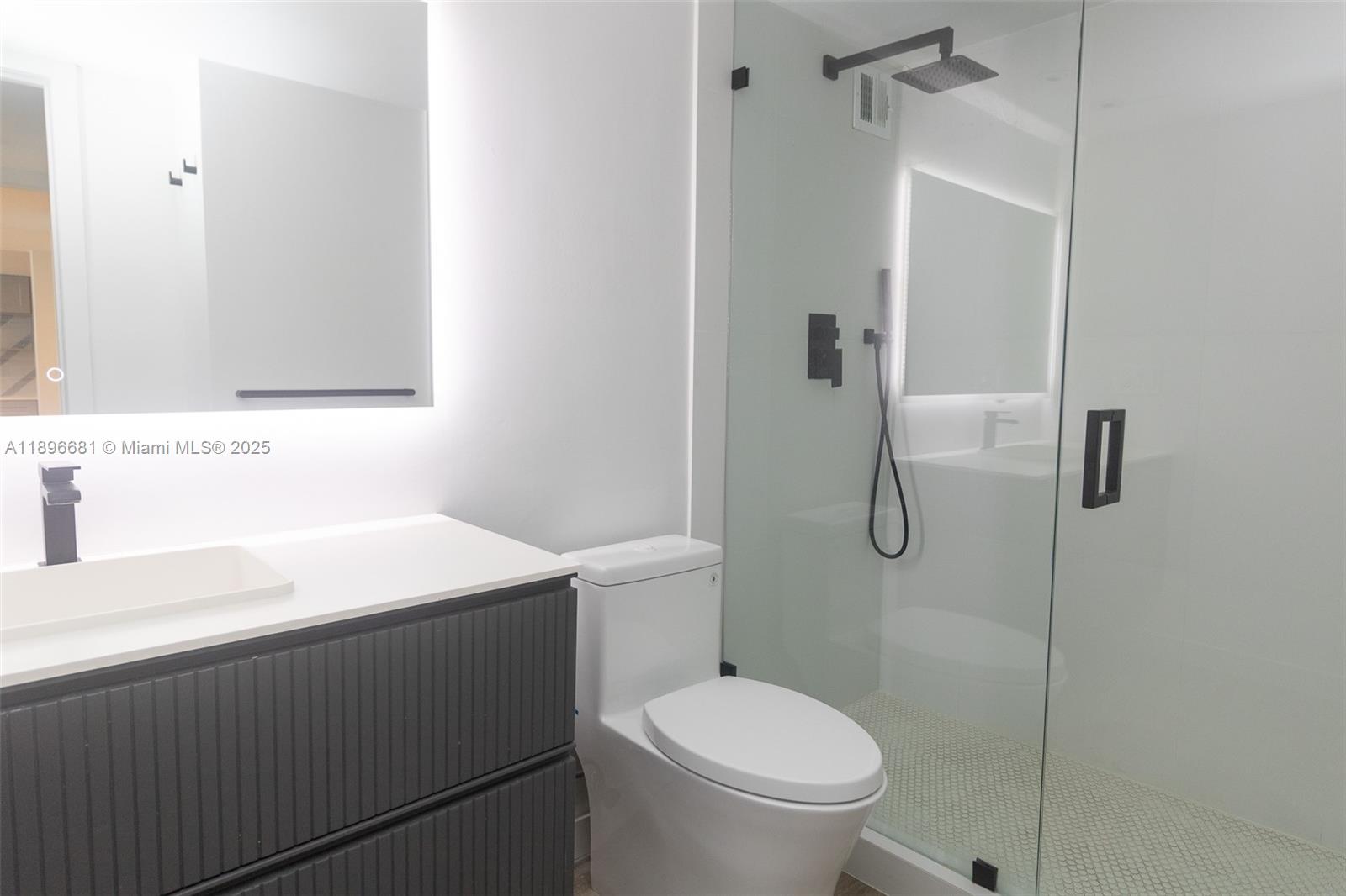 See details 1709 1 / 2 1027 sq. ft. $ 2025-10-15 0 Photo