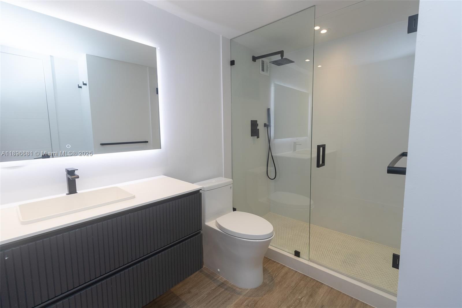 See details 1709 1 / 2 1027 sq. ft. $ 2025-10-15 0 Photo