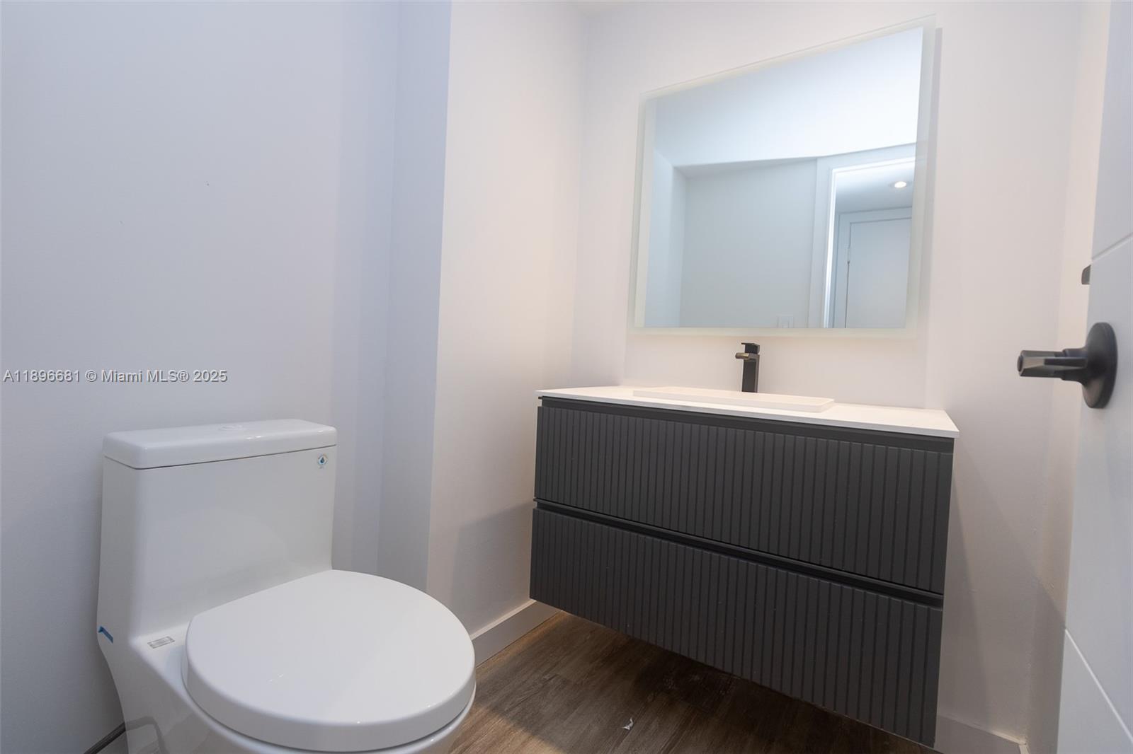 See details 1709 1 / 2 1027 sq. ft. $ 2025-10-15 0 Photo
