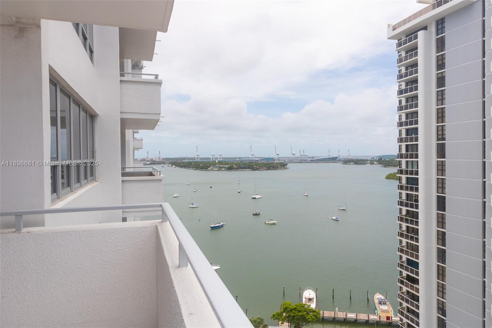 See details 1709 1 / 2 1027 sq. ft. $ 2025-10-15 0 Photo