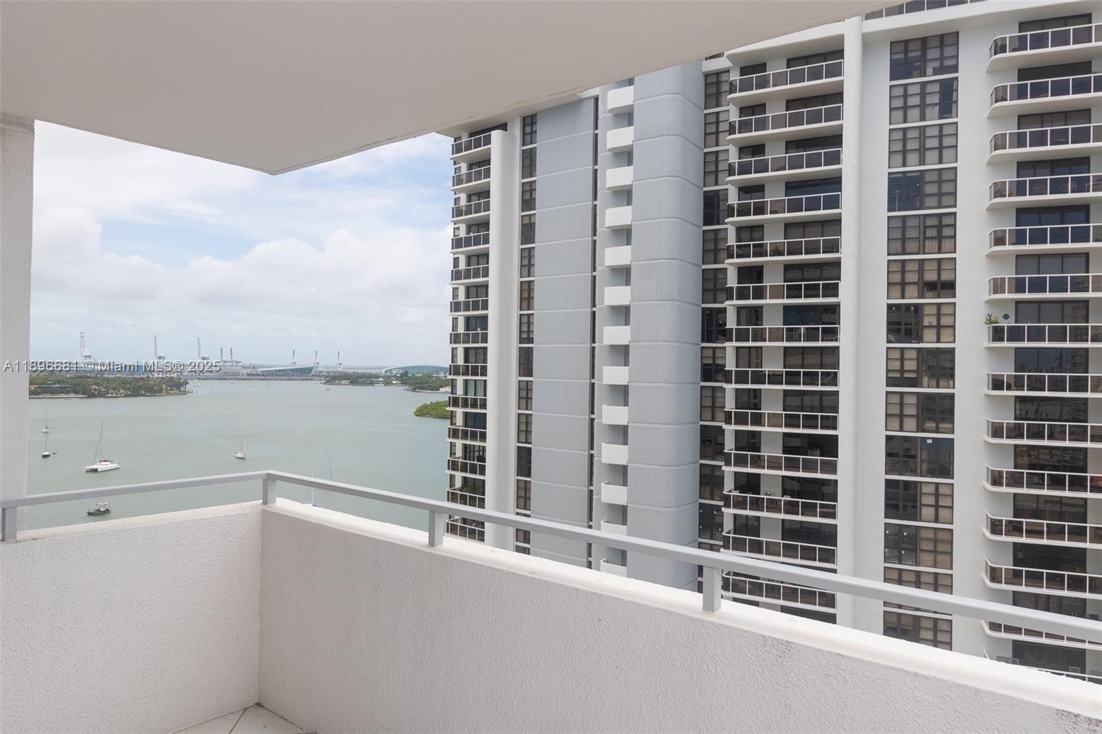See details 1709 1 / 2 1027 sq. ft. $ 2025-10-15 0 Photo