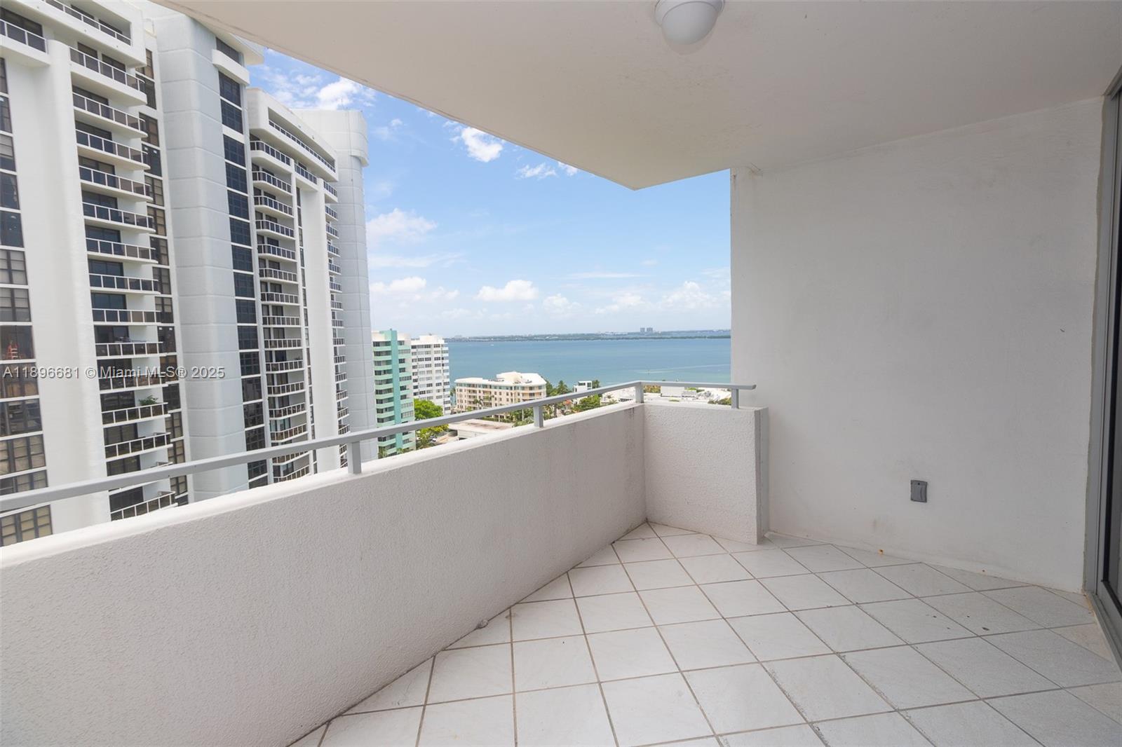 See details 1709 1 / 2 1027 sq. ft. $ 2025-10-15 0 Photo