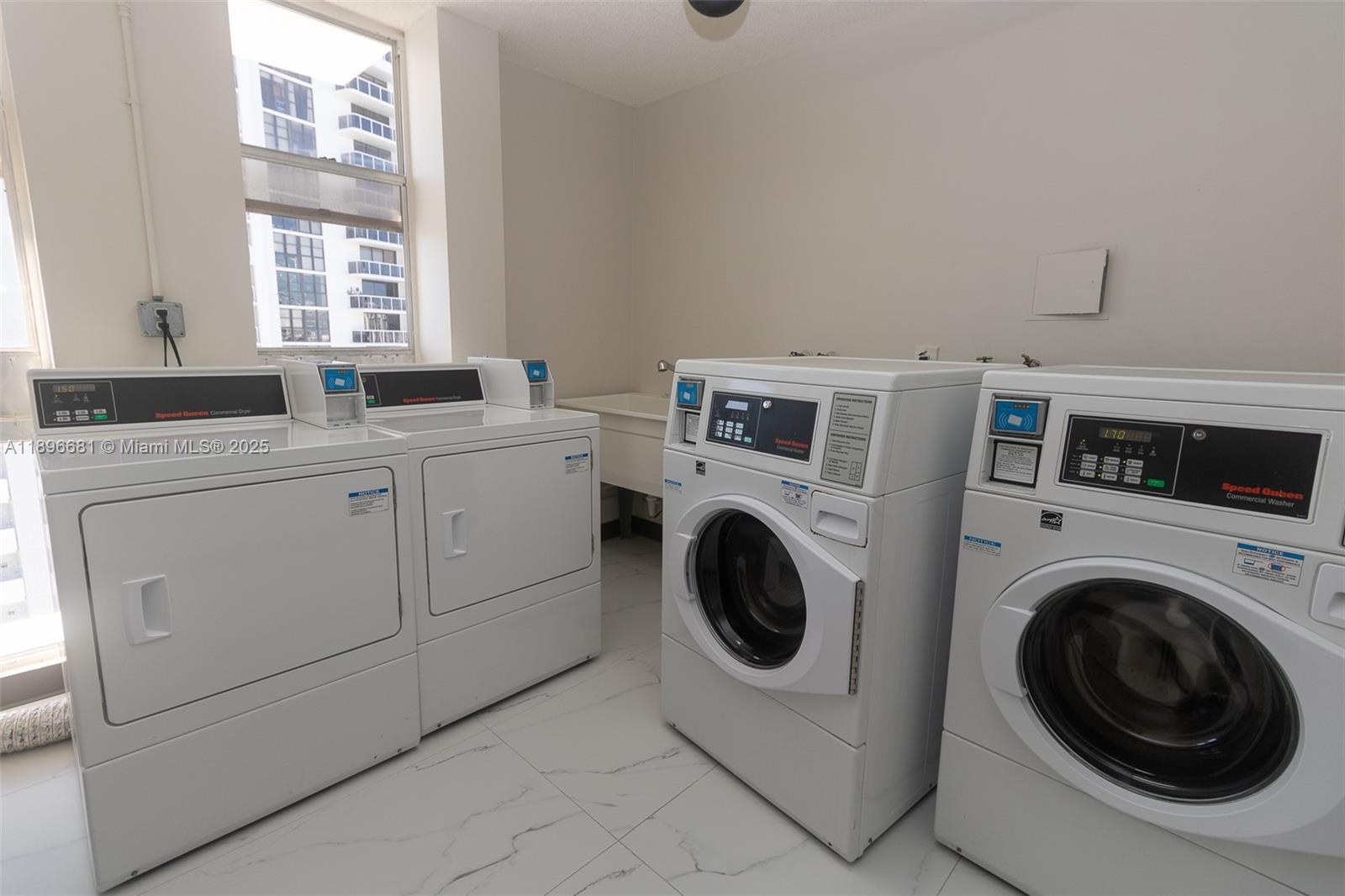 See details 1709 1 / 2 1027 sq. ft. $ 2025-10-15 0 Photo