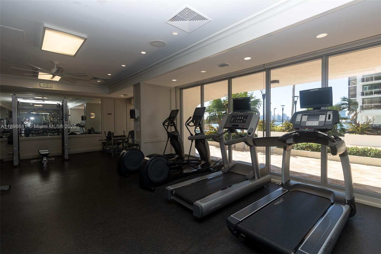 See details 1709 1 / 2 1027 sq. ft. $ 2025-10-15 0 Photo