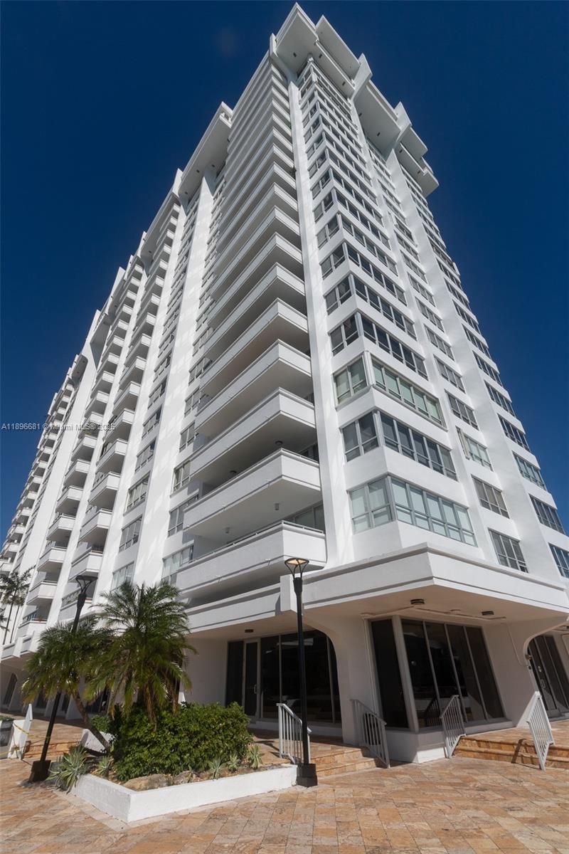 See details 1709 1 / 2 1027 sq. ft. $ 2025-10-15 0 Photo