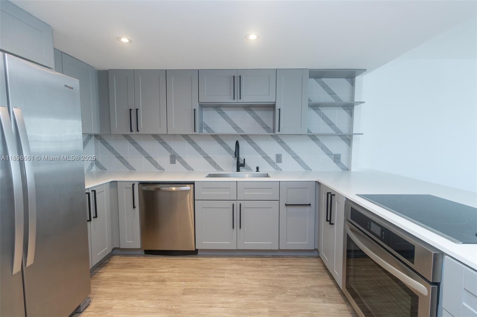 See details 1709 1 / 2 1027 sq. ft. $ 2025-10-15 0 Photo