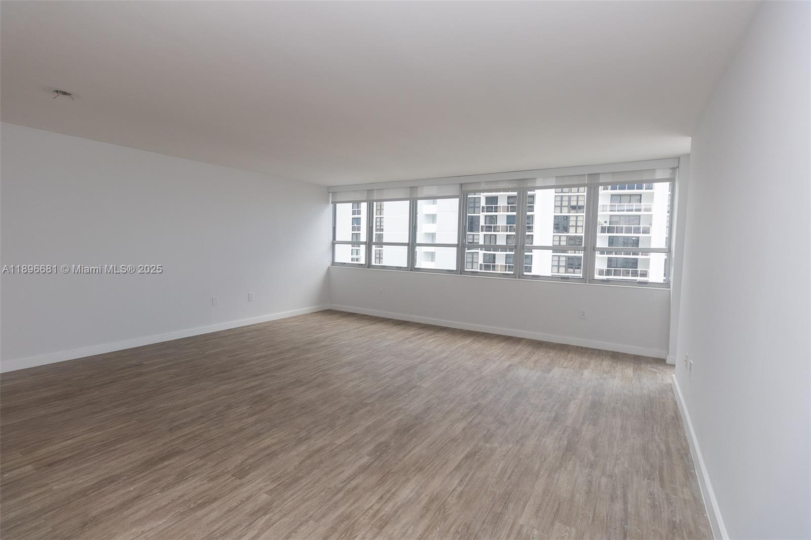 See details 1709 1 / 2 1027 sq. ft. $ 2025-10-15 0 Photo