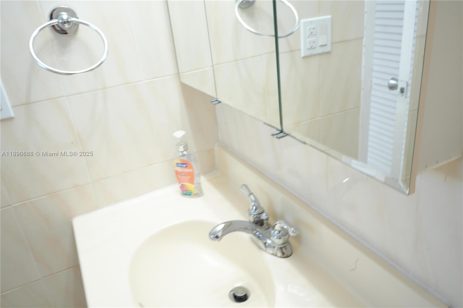 See details 5F 1 / 1 791 sq. ft. $ 2025-10-15 0 Photo