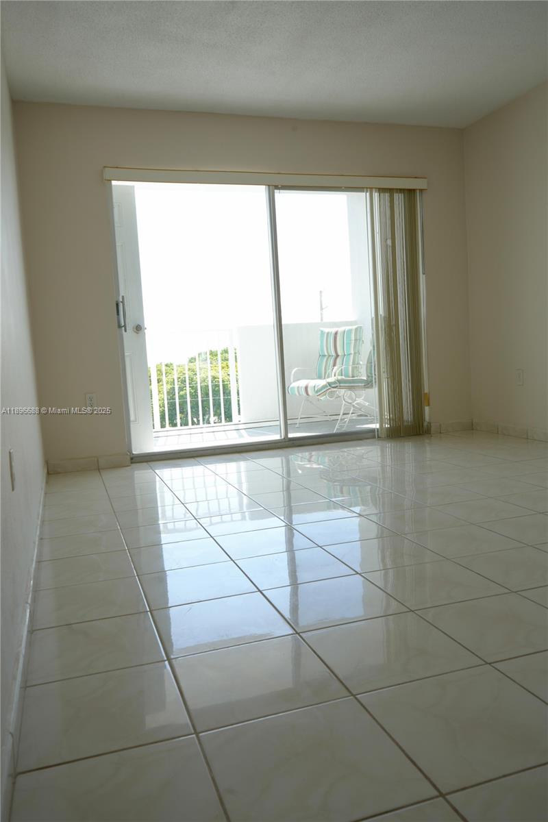 See details 5F 1 / 1 791 sq. ft. $ 2025-10-15 0 Photo