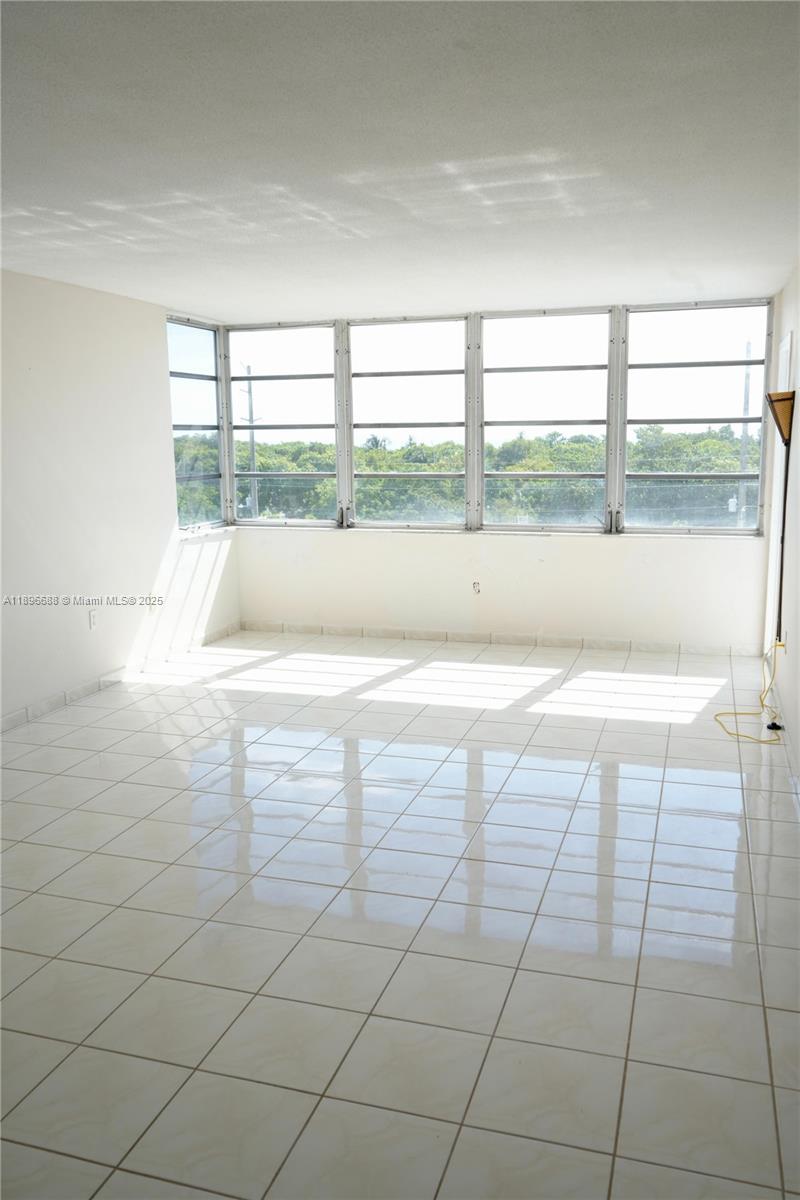 See details 5F 1 / 1 791 sq. ft. $ 2025-10-15 0 Photo