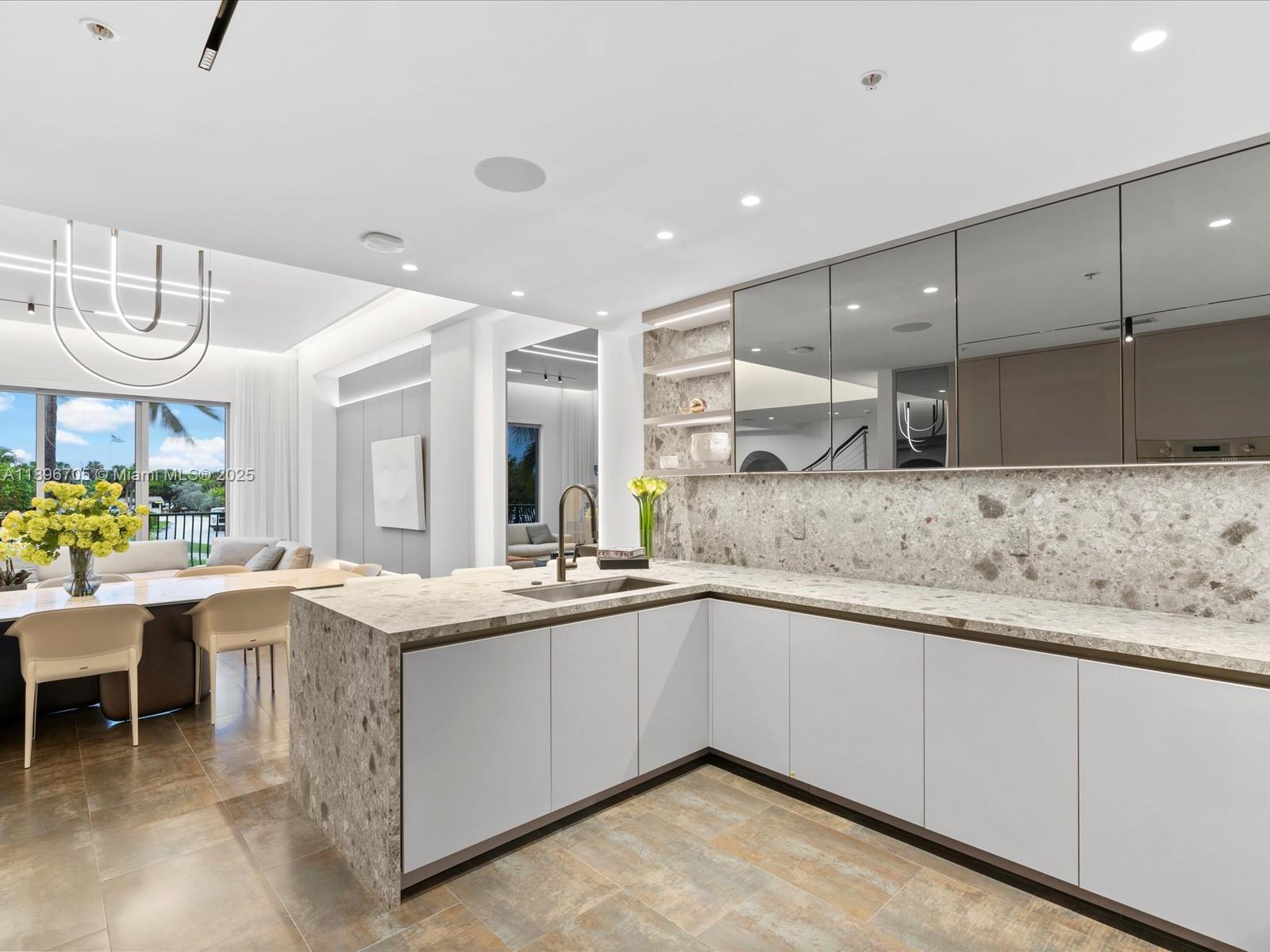 Photo of 3501 Ocean Dr  #V5, Hollywood, Florida, 33019 - 