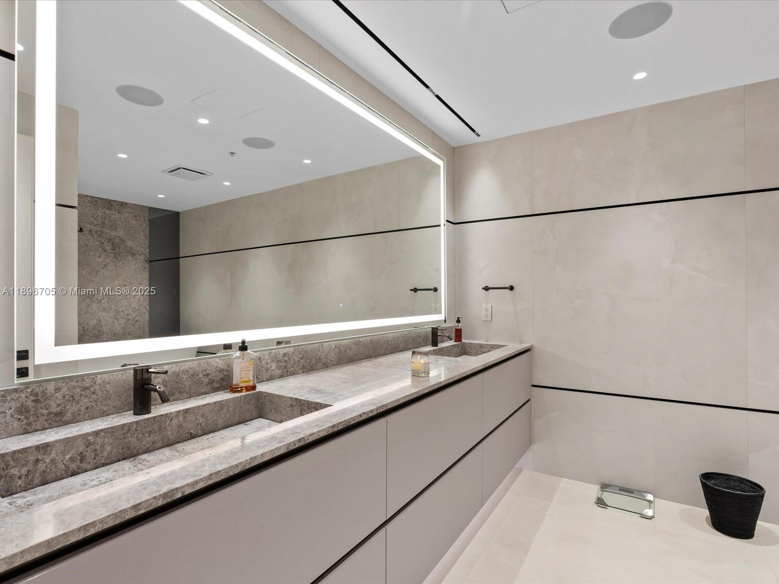 Photo of 3501 Ocean Dr  #V5, Hollywood, Florida, 33019 - 