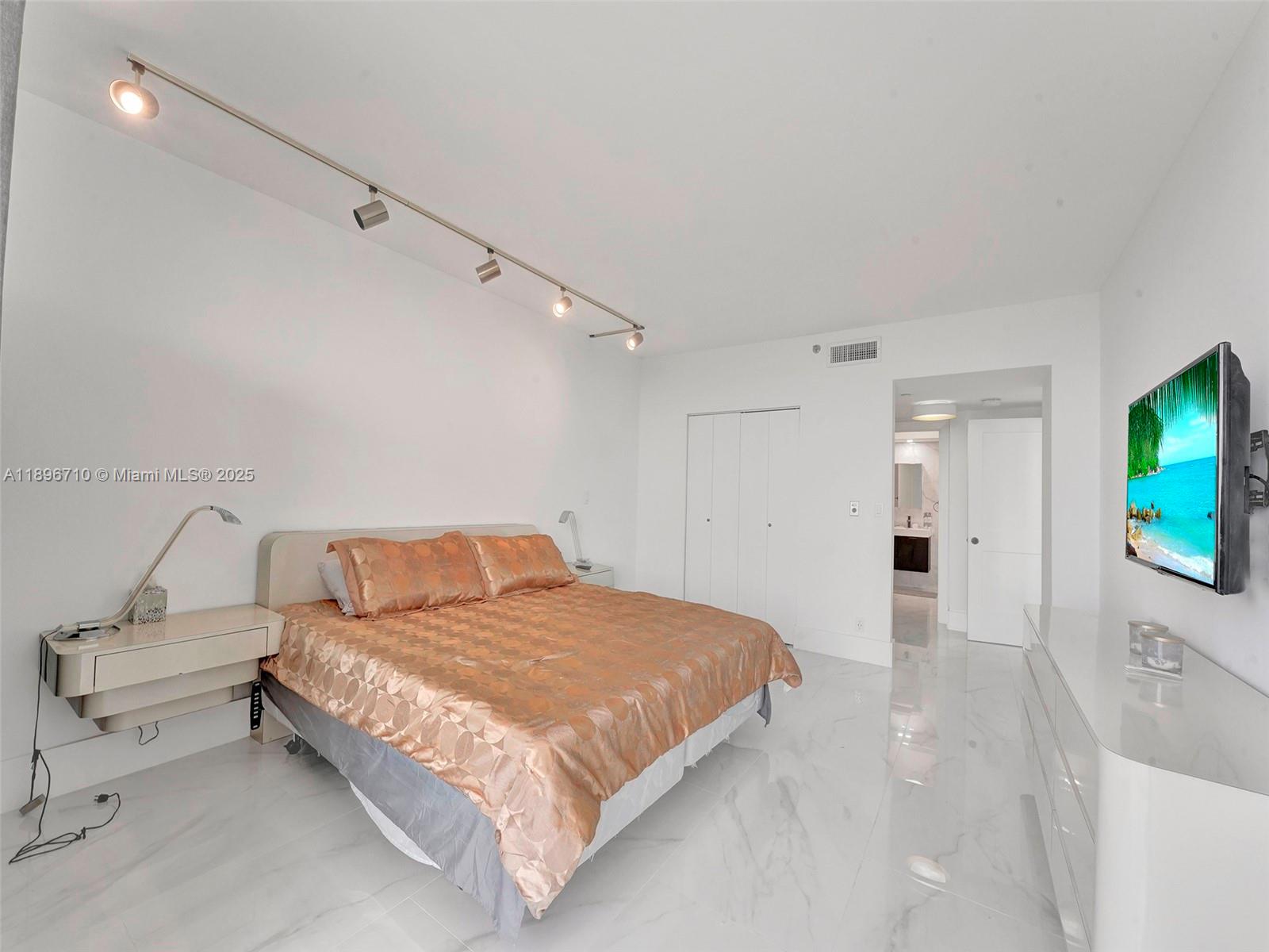 Photo of 20281 Country Club Dr  #2109, Aventura, Florida, 33180 - 