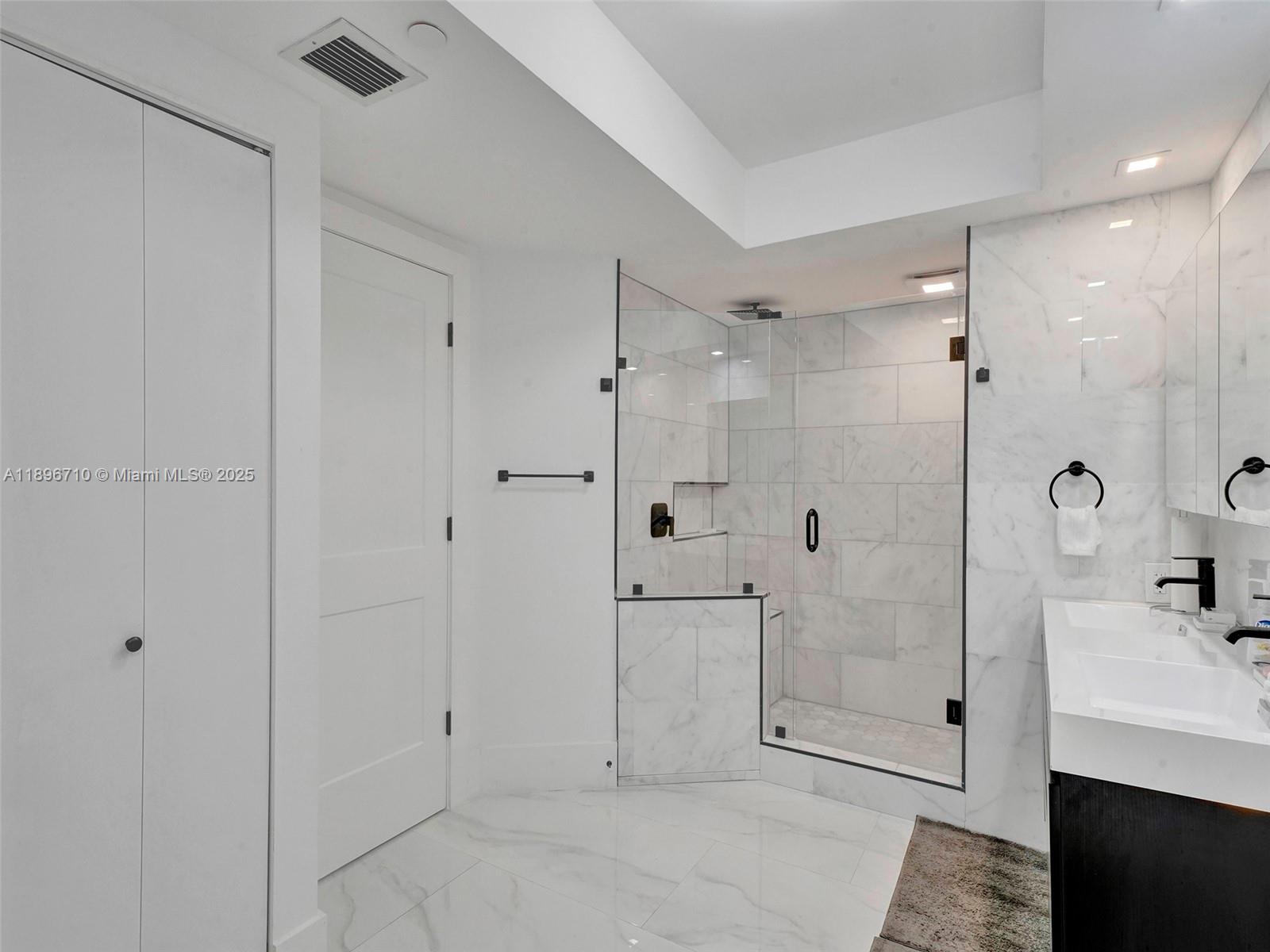 Photo of 20281 Country Club Dr  #2109, Aventura, Florida, 33180 - 