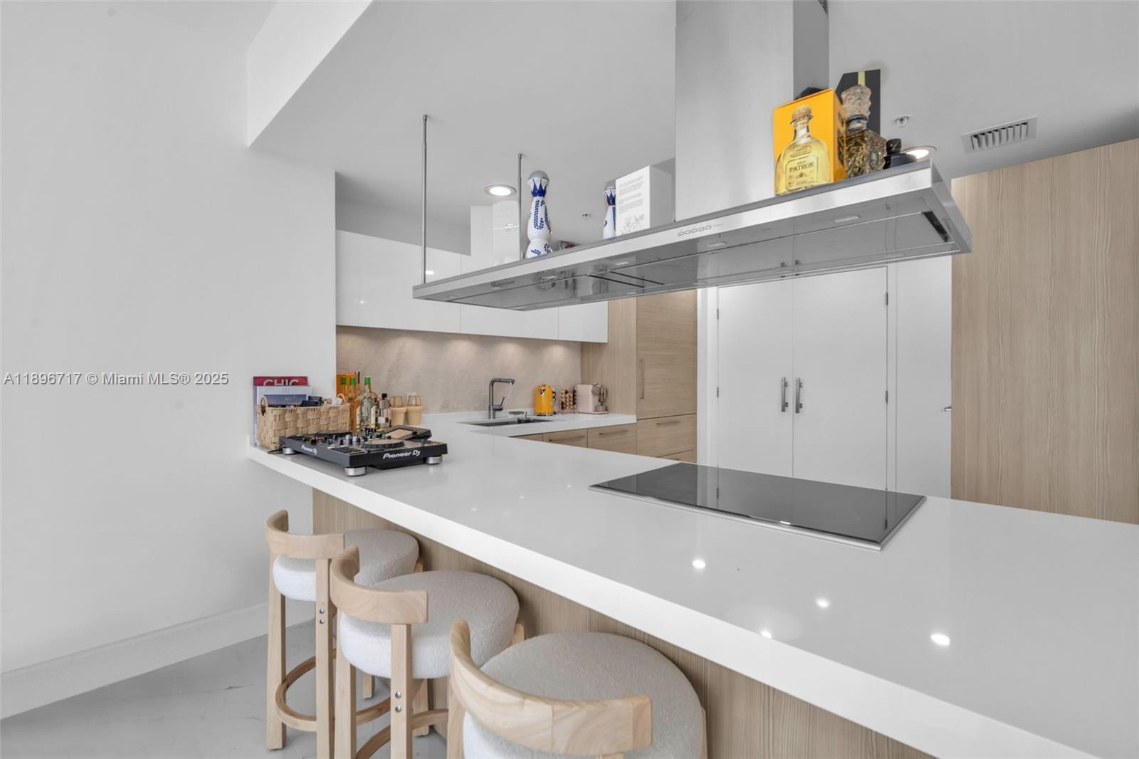 Photo of 17111 Biscayne Blvd  #411, North Miami Beach, Florida, 33160 -