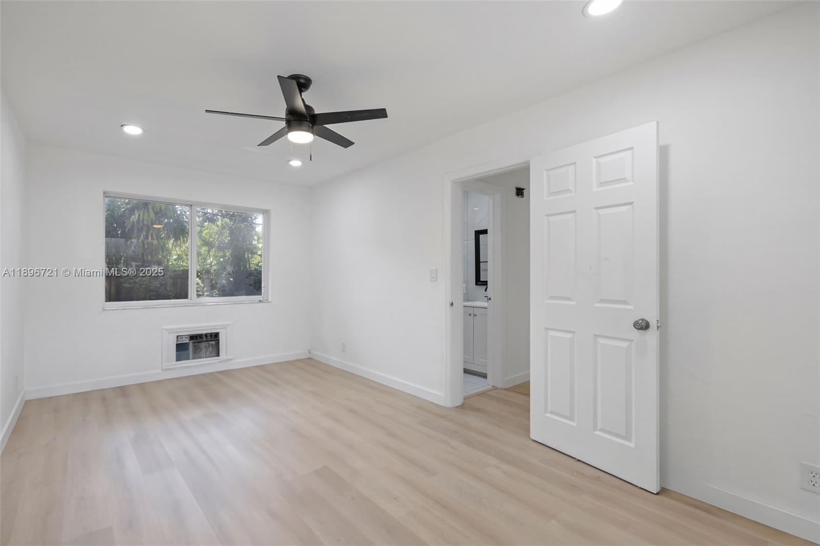 See details / 1593 sq. ft. $ 2025-10-15 0 Photo